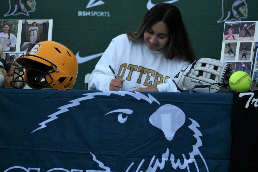 On November 10th, senior Karizma Ruiz signed her Letter of Intent to play softball for CSUMB.  “I’m beyond grateful and excited to start a new chapter in my life,” said Ruiz.