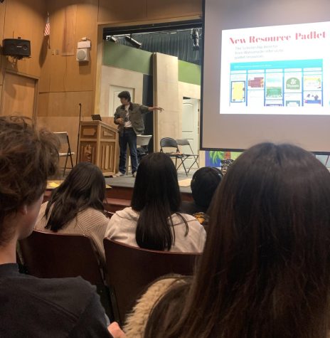  During an October 17 lunch meeting in the Mullins Theater, senior Angelo Raya leads a Student Union Meeting. Raya talked about Padlet, a free online tool that allows users to collaborate online, which he provided in the Google Classroom. “The hard part is getting the meeting started, once its on it goes well,” Raya said.