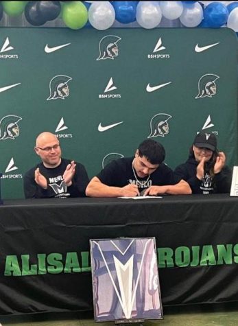 Setting himself up for his future, senior Diego Chaidez signs a letter of intent for Menlo College surrounded by his parents Cesar and Maria Chaidez. “It was an awesome day, I knew I was starting a new chapter of my life, one that I worked hard to achieve,” Diego said.
