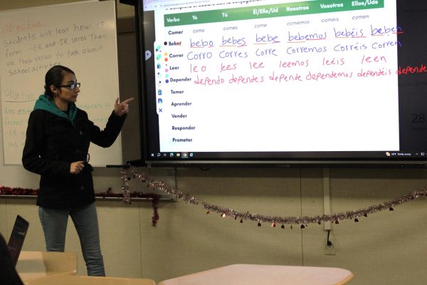 In her 6th period Spanish 1 non-native class, Ms. Macias is teaching her students how to form -ER and -IR verbs. ¨I learned how to speak it correctly and its more than just speaking Spanish, its knowing the culture, literature, and grammar,¨ Macias said. 