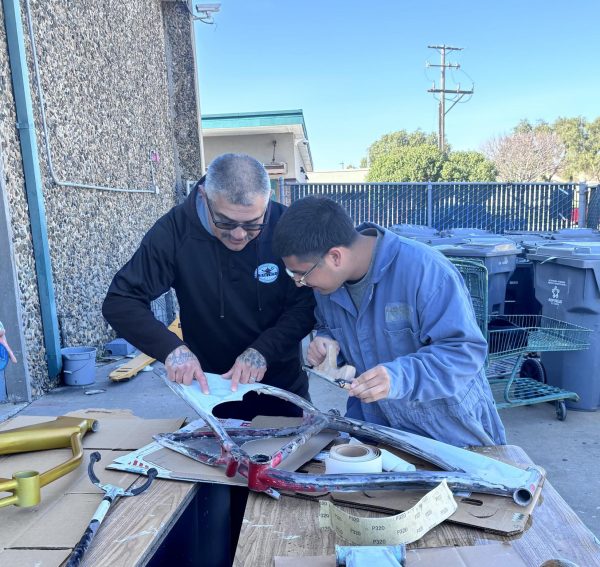 Pablo checks senior Emir Rubio’s sanding job. It took Rubio a couple of months to finish building this bike. “Pablo was showing me where to sand down the pinholes on my bike, this practice has shown me the importance of being patient and it entrusted me that my bike will come out perfect in the end.” 