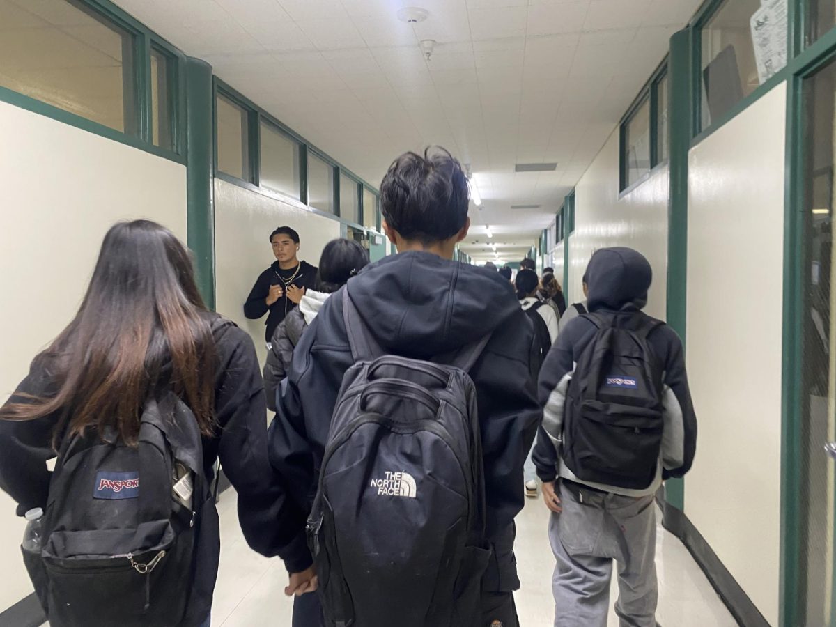 Slow walkers in the main building make it difficult to get to class on time, especially when they take up the entire hallway.