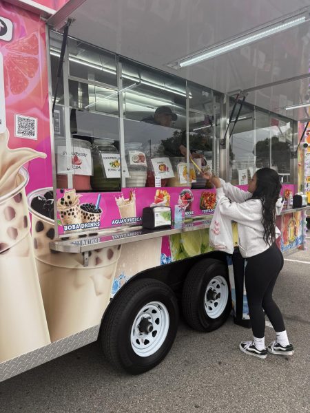 This was at the Castroville Rec. Center where my parents set up every Thursday and they are usually there from 1:00 PM - 7:30 PM. They also work at a farmers market in Watsonville every Friday from 1:00 PM until 7:30 PM - 8:00 PM and they also go to Greenfield and King City every single Sunday from 8:00 AM - 3:00 PM. You guys should check out their instagram for any pop-up events! @deliciasestilojiquilpan