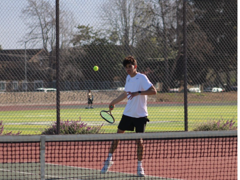 In the first set against Rancho San Juan, senior Joseph Aguilar hits a return. With two 6-0 victories against the Trailblazers, Aguilar proved effort matters on and off court. “I’ve been working off season, going to practice, and improving my skills,” Aguilar said. 