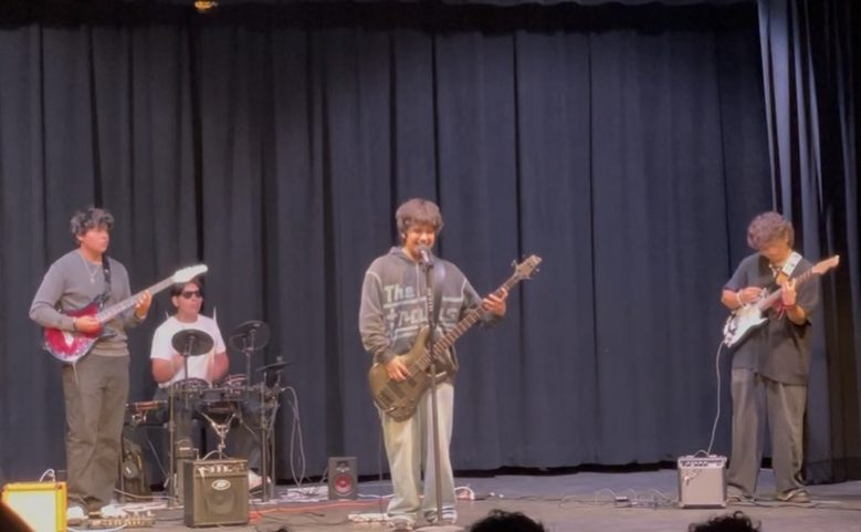 The Losers, a band made up of seniors, became the winners of Alisal’s talent show, giving their name the opposite meaning of what they are. “We go from losers that rhyme, [to] rise to fame and get 1st place,” guitarist senior Arturo Siguenza said. 